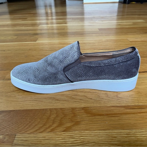 Vionic Splendid Midi Holiday Velvet Slip-On Shoe - Picture 6 of 10